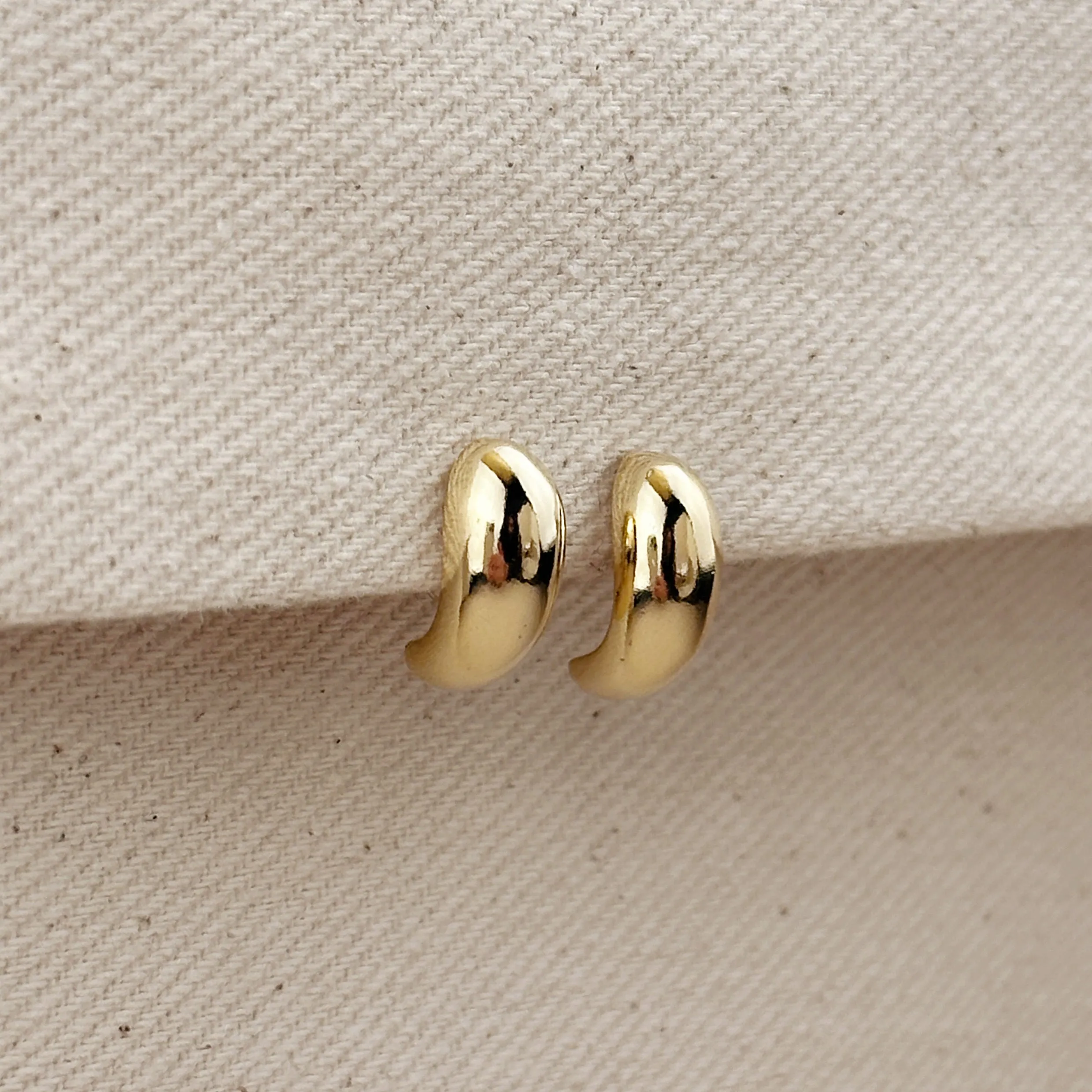 18k Gold Filled Polished Curved Small Stud Earrings