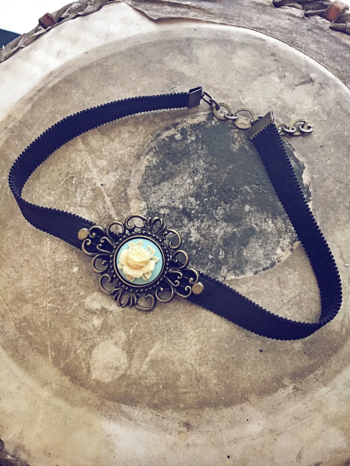 filigree flower cameo pendant choker necklace