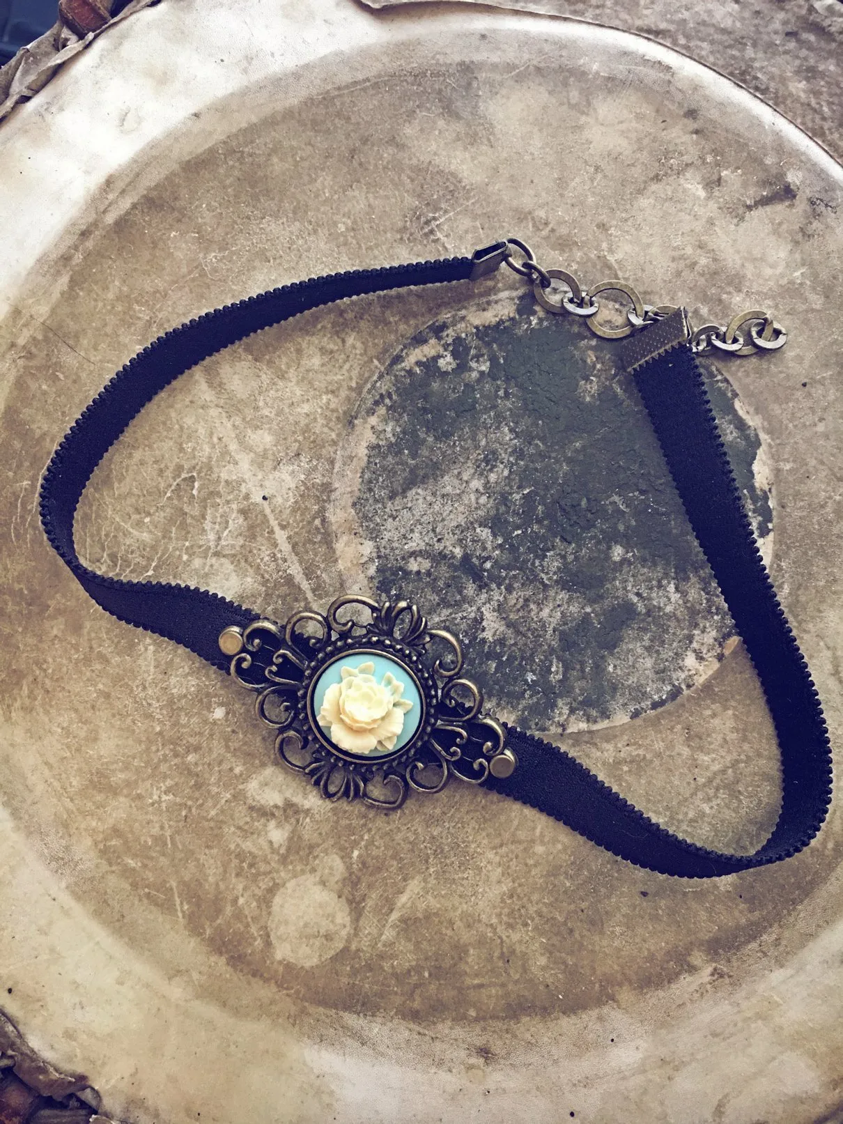 filigree flower cameo pendant choker necklace