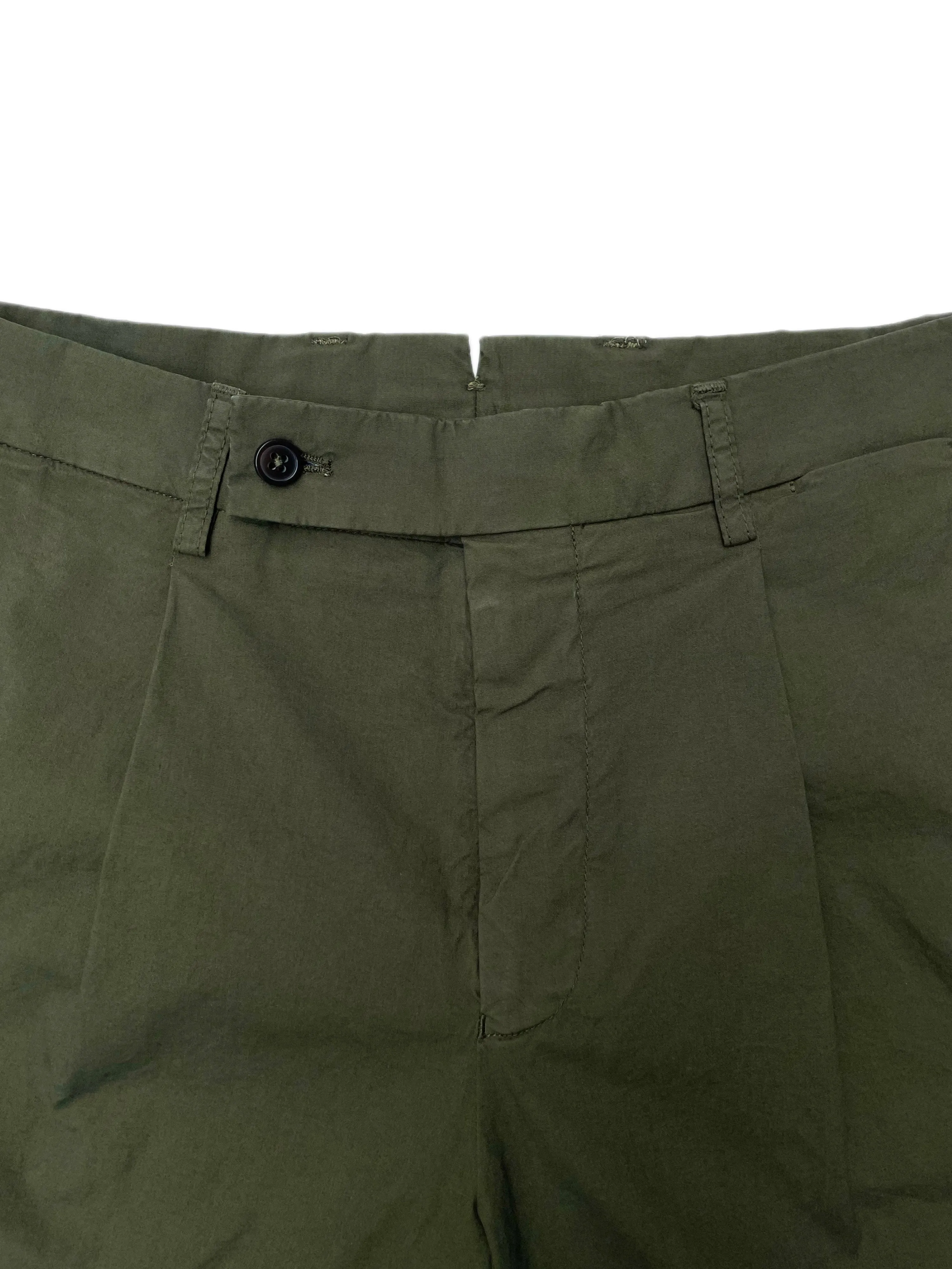 FRESH Cotton One-Pleat Shorts In Military Green