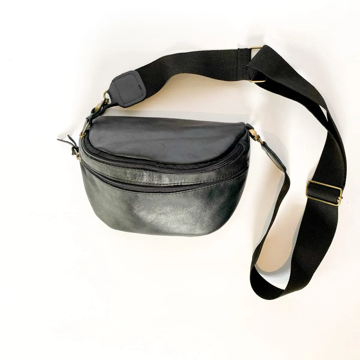 Gia leather black moonbag